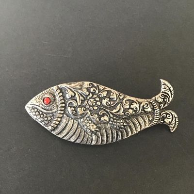 Sale Photo Thumbnail #20: Vintage silver tone fish hair barrette with red eye Please see attached pictures