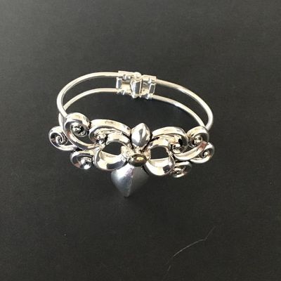 Sale Photo Thumbnail #46: Silver Tone Hinged fashion Bracelet Please see attached pictures