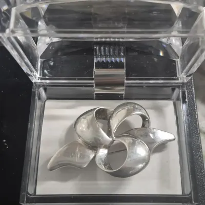 Vintage KRYDELL solid Sterling Silver Brooch ~ rare / retilred Studio Runway brooch [17g]