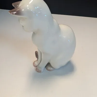 Bing & Grondahl Sitting Cat Porcelain Glaze
