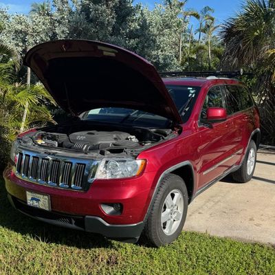 Sale Photo Thumbnail #3: 3.6 liter Pentastar V6, flex fuel capable, 290hp, five-speed automatic, four-wheel drive. Running at time of catalog. May need new battery. Mileage: 101,293. VIN: 1C4RJFAGXCC175197.