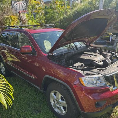Sale Photo Thumbnail #4: 3.6 liter Pentastar V6, flex fuel capable, 290hp, five-speed automatic, four-wheel drive. Running at time of catalog. May need new battery. Mileage: 101,293. VIN: 1C4RJFAGXCC175197.
