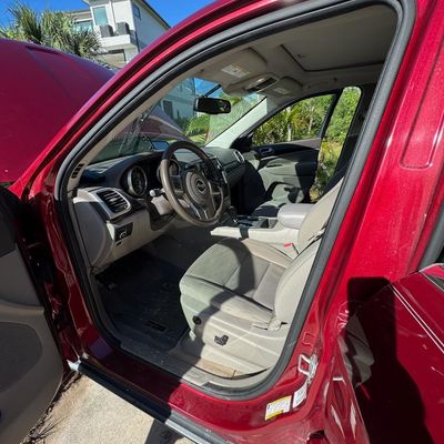 Sale Photo Thumbnail #7: 3.6 liter Pentastar V6, flex fuel capable, 290hp, five-speed automatic, four-wheel drive. Running at time of catalog. May need new battery. Mileage: 101,293. VIN: 1C4RJFAGXCC175197.