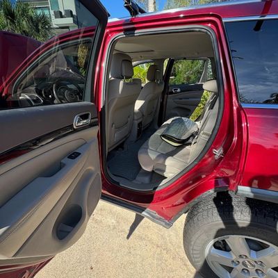 Sale Photo Thumbnail #10: 3.6 liter Pentastar V6, flex fuel capable, 290hp, five-speed automatic, four-wheel drive. Running at time of catalog. May need new battery. Mileage: 101,293. VIN: 1C4RJFAGXCC175197.