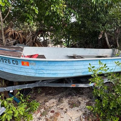 Sale Photo Thumbnail #128: Includes trailer. Johnson 15hp outboard motor. Motor is running at time of catalog. Boat VIN: FLZ1571371272. The motor has a production date of Sept. 1999.