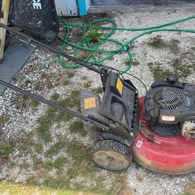 Sale Photo Thumbnail #239: Briggs & Stratton GTS 140cc motor. Working at time of catalog,