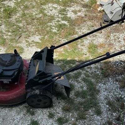 Sale Photo Thumbnail #238: Briggs & Stratton GTS 140cc motor. Working at time of catalog,
