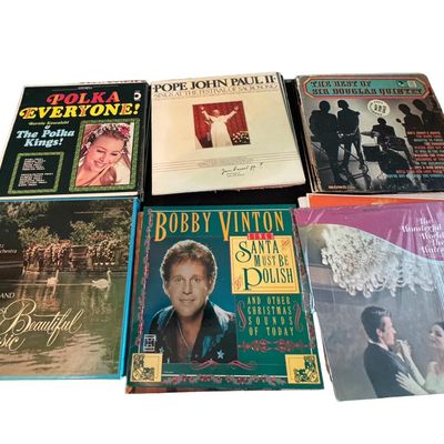 Sale Photo Thumbnail #263: Includes 50+ LPs and 50+ 45s. There is age related wear. Not tested.