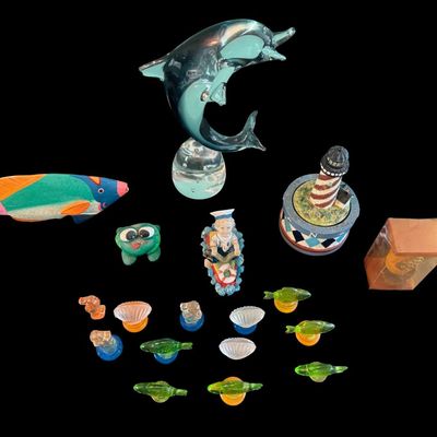 Sale Photo Thumbnail #391: Includes glass tropical fish, an art glass dolphin with a chipped fin, and more. Total of 18 pieces.