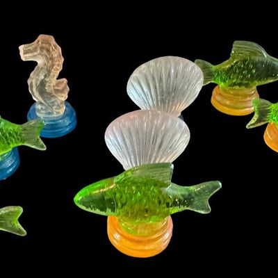 Sale Photo Thumbnail #392: Includes glass tropical fish, an art glass dolphin with a chipped fin, and more. Total of 18 pieces.