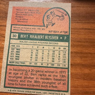 Bert Blyleven HOF player 1975 Topps Baseball Card Vintage