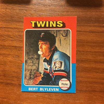 Bert Blyleven HOF player 1975 Topps Baseball Card Vintage