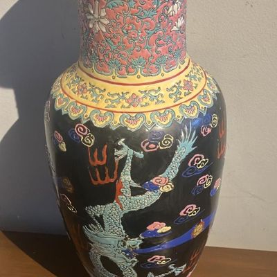 18" Vintage Chinese Porcelain Famille Noire Dragon Vase