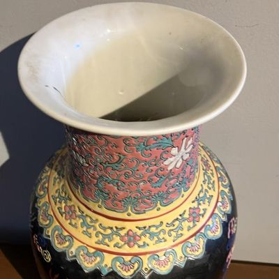 18" Vintage Chinese Porcelain Famille Noire Dragon Vase