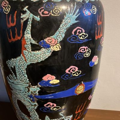 18" Vintage Chinese Porcelain Famille Noire Dragon Vase