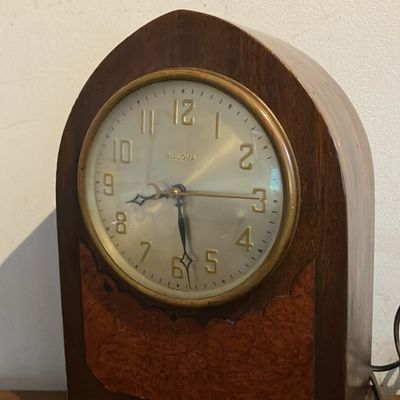 Mid-Century Bulova Model 1200 Electric Mantel Clock Dark Wood Burl Panel Original Tag