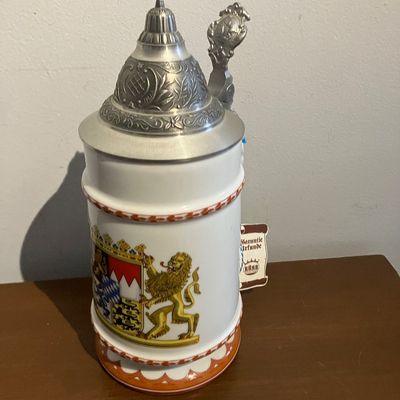 Vintage Kuhr Mühlried Handarbeit Bavarian Coat of Arms Porcelain Beer Stein - Pewter Lid. 9” Tall