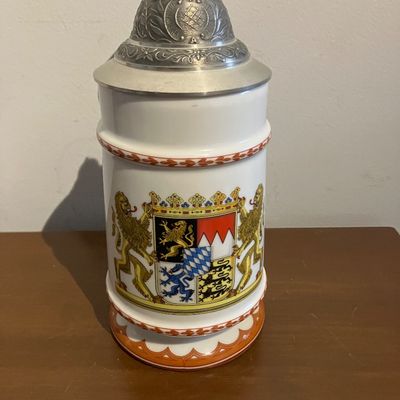 Vintage Kuhr Mühlried Handarbeit Bavarian Coat of Arms Porcelain Beer Stein - Pewter Lid. 9” Tall