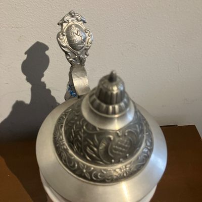 Vintage Kuhr Mühlried Handarbeit Bavarian Coat of Arms Porcelain Beer Stein - Pewter Lid. 9” Tall