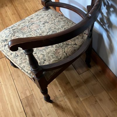 Antique Victorian Carved Walnut Roundabout Corner Chair – Original Casters