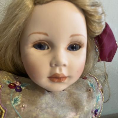 Stunning 22" Pauline Bjonness-Jacobsen Porcelain Doll #43/950 - Mint, Glass Eyes, Real Lashes.