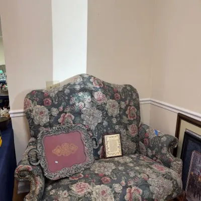 Sale Photo Thumbnail #174: Floral upholstered camelback settee with carved feet