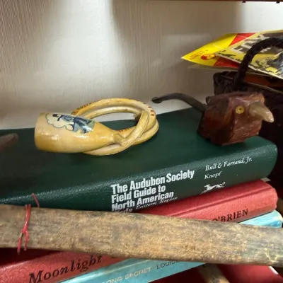 Sale Photo Thumbnail #401: Small hunting horn and carved ram head figure