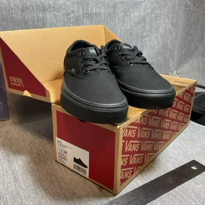 US 7 Doheny Canvas Black On Black Vans