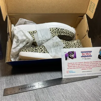 Us 7.5 Bob’s From Skechers Cheetah Print Memory Foam Sneakers