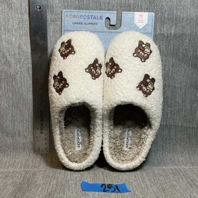 Women’s Aeropostale Medium Bear Slippers