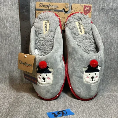 Women’s Medium Deer Foam Christmas Slippers