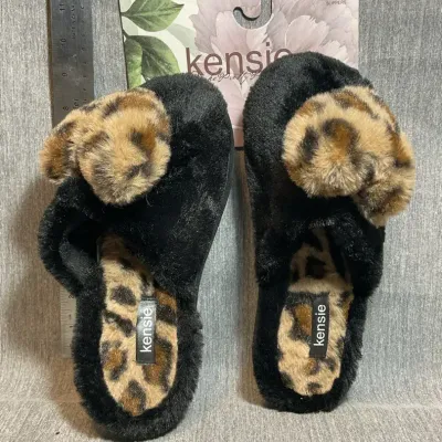 Women’s Size 6/7 Slippers With Cheetah Print Heart
