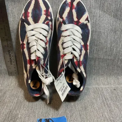 Red/White/Navy US 7 Canvas Sneakers