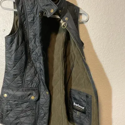 Women’s US 4 Black Barbour Vest With Green Plush Lining