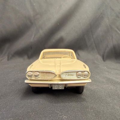 092 | 1961 Pontiac Tempest 4-Door