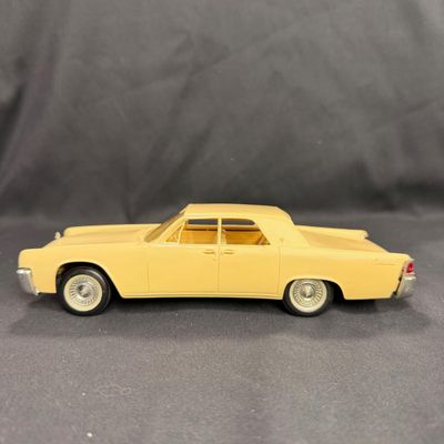 108 | 1961 Lincoln Continental