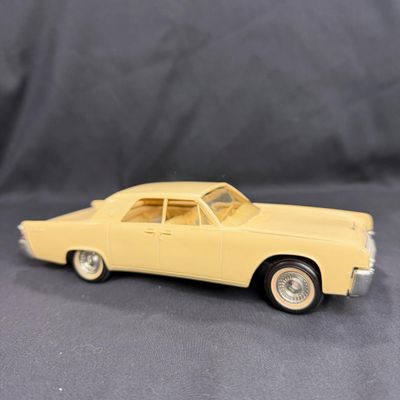 108 | 1961 Lincoln Continental