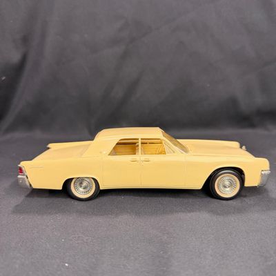108 | 1961 Lincoln Continental