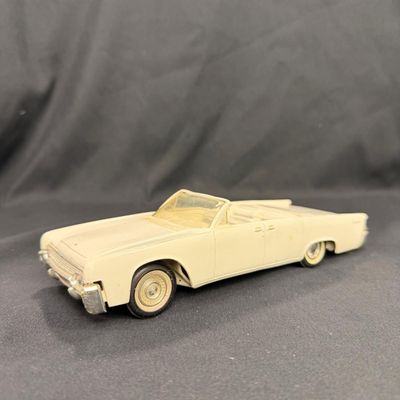 120 | 1961 Lincoln Continental Convertible