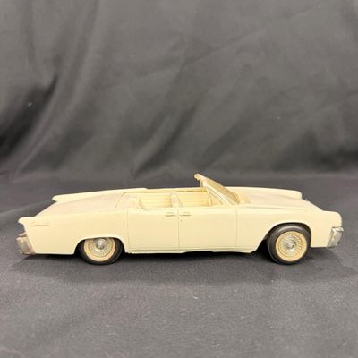 120 | 1961 Lincoln Continental Convertible