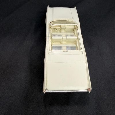 120 | 1961 Lincoln Continental Convertible