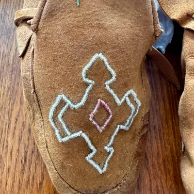 Classic fringe suede leather moccasins,