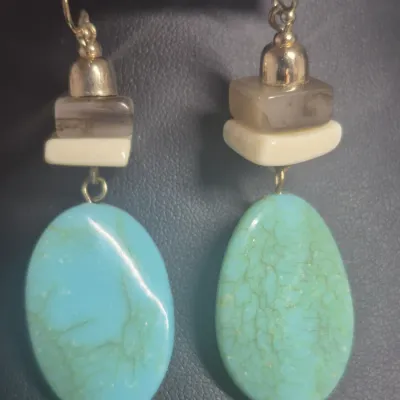 Sale Photo Thumbnail #115: Tibetan Turquoise Sterling Silver Pendant: Oval Gemstone & Earrings match
> necklace is oval set in open bezel, marked 925 in bail
> necklace is 20" length.....has screw clasp
> Earring are a dagle and close match for set...pin posts