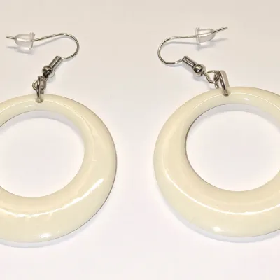 WHITE GLOBES JEWELRY SET with NECKLACE (Stretch 18" L) and MATCHING EARRINGS with Wire Hook Clasp