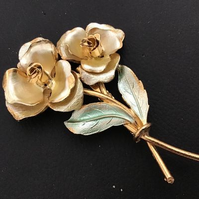 Coro Signed Vintage Rose Bouquet Satin Tones Brooch