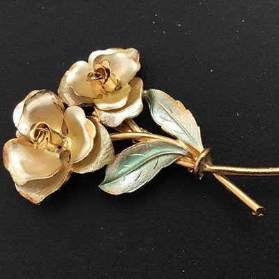 Coro Signed Vintage Rose Bouquet Satin Tones Brooch