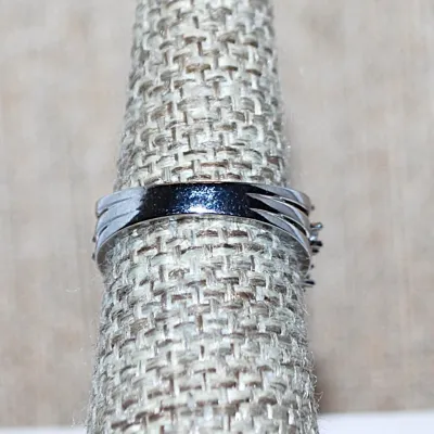 Size 6 Beautiful "Bejeweled WING" RING -Marked .925 - with 10 Clear Round Stones on a Silver "Ladder" Style Setting...