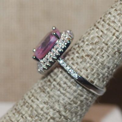Size 6 PINK Rectangle Main Stone Ring with a Full Nest Surround & 12 Stone Sides on a Silver Tone Band (5.5g)