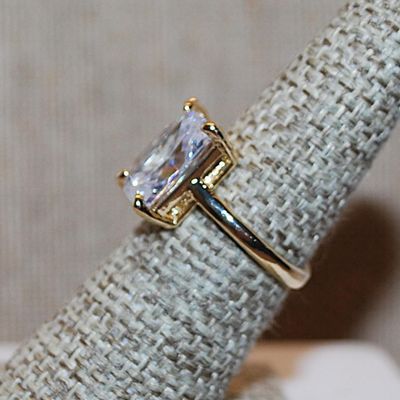 Size 6½ Unique Large 2-Stones Marquise Cut & Rectangle Cut Ring on a Gold Tone Band (5.8g)