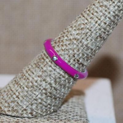 Size 6 Marked .925 FUCHSIA Enamel Ring with 6 Rhinestones Around the Band (2.1g)